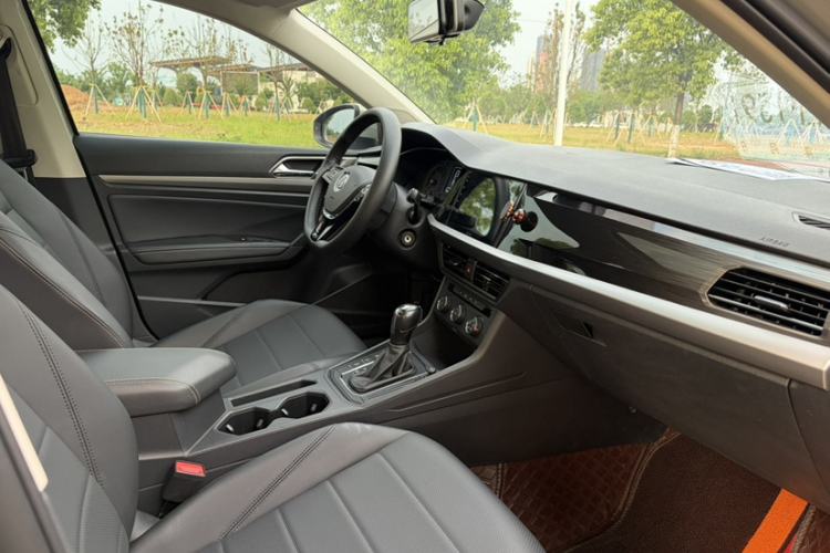 Used Volkswagen Lavida 2019 1.5L Automatic Comfort Edition China VI Standard Interior 2