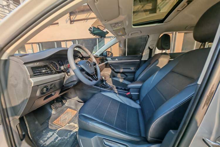Used Volkswagen Lavida 2019 1.5L Automatic Comfort Edition China VI Standard Interior 5
