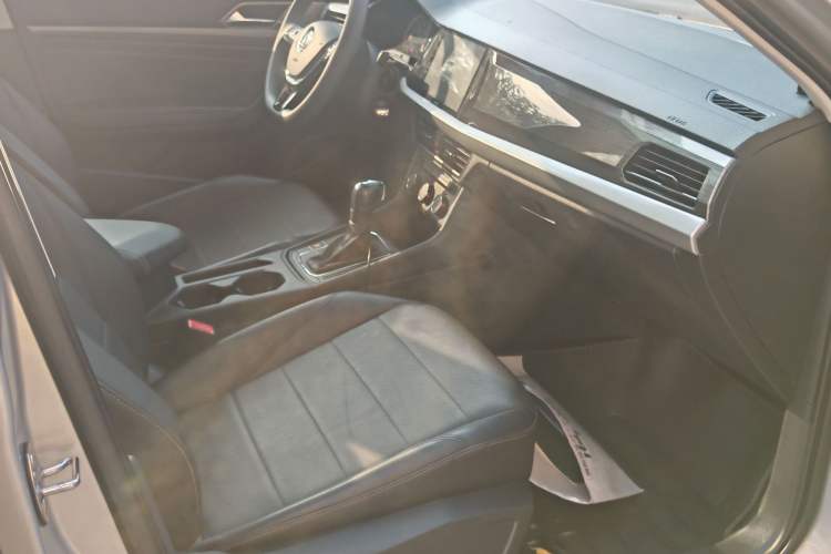 Used Volkswagen Lavida 2019 1.5L Automatic Comfort Edition China VI Standard Interior 9