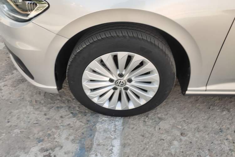 Used Volkswagen Lavida 2019 280TSI DSG Comfort Edition China VI standard Left Front Wheel Hub