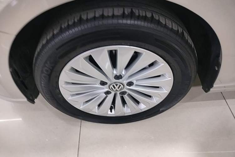 Used Volkswagen Lavida 2019 280TSI DSG Comfort Edition China VI standard Left Front Wheel Hub
