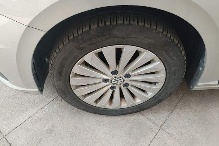 Used Volkswagen Lavida 2019 280TSI DSG Comfort Edition China VI standard Left Front Wheel Hub