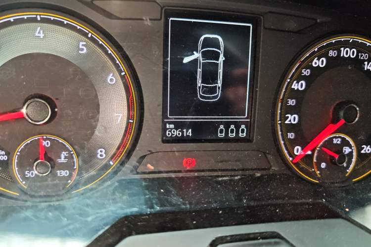 Used Volkswagen Lavida 2019 1.5L Automatic Comfort Edition China VI Standard Odometer Close Up