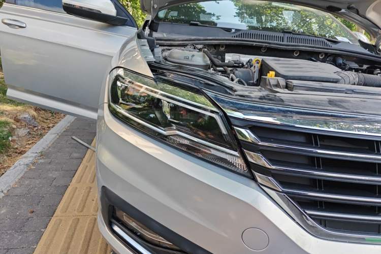 Used Volkswagen Lavida 2019 1.5L Automatic Vision Edition China VI Standard Right Front Headlight