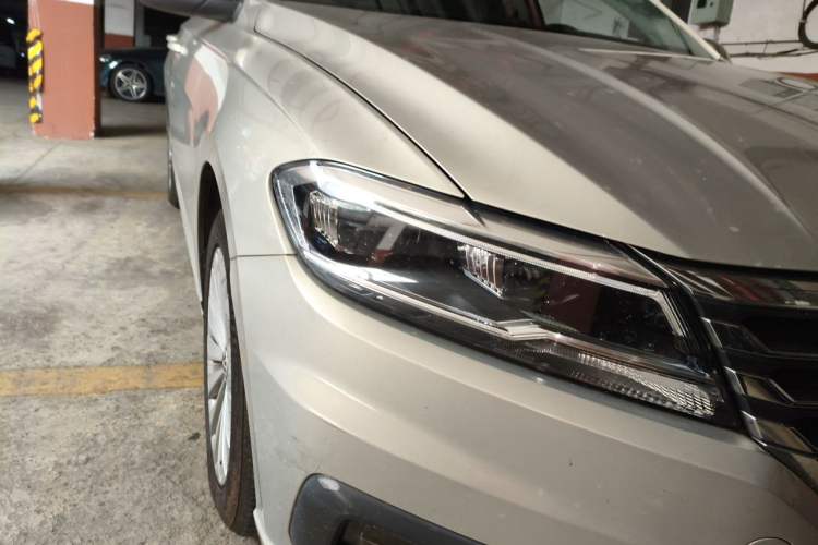 Used Volkswagen Lavida 2019 1.5L Manual Comfort Edition China VI Standard Right Front Headlight