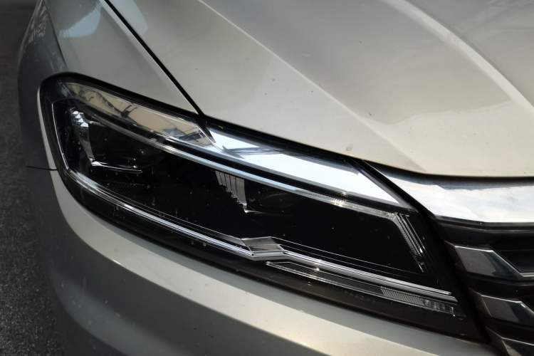 Used Volkswagen Lavida 2019 280TSI DSG Comfort Edition China VI standard Right Front Headlight