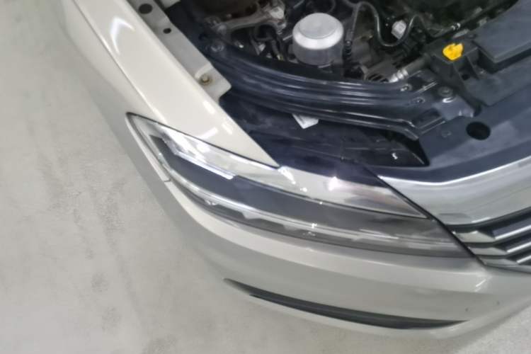 Used Volkswagen Lavida 2019 1.5L Automatic Fashion Edition China VI Right Front Headlight