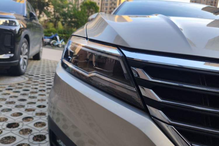 Used Volkswagen Lavida 2019 1.5L Automatic Comfort Edition China VI Standard Right Front Headlight