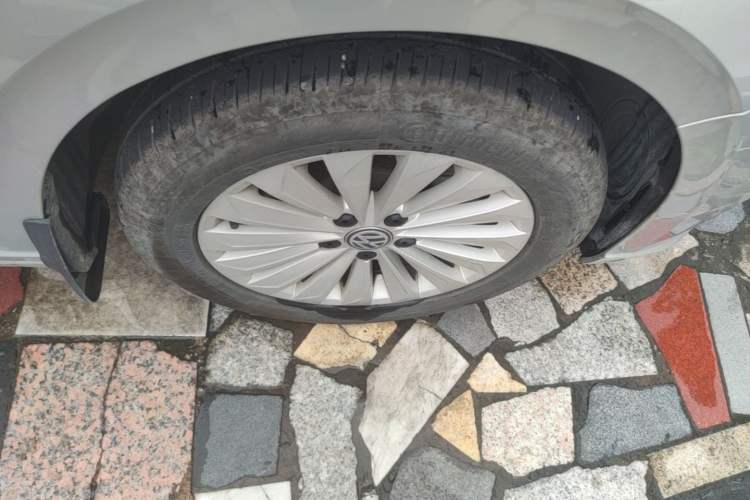 Used Volkswagen Lavida 2019 280TSI DSG Comfort Edition China VI standard Right Front Wheel Hub