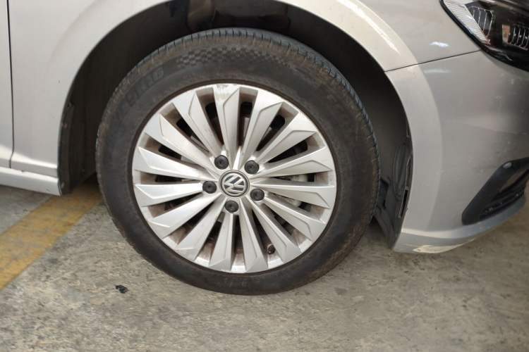 Used Volkswagen Lavida 2019 1.5L Manual Comfort Edition China VI Standard Right Front Wheel Hub