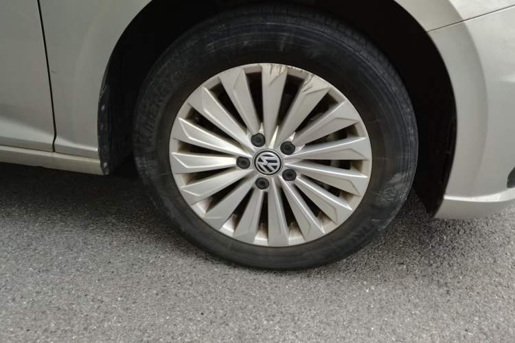 Used Volkswagen Lavida 2019 280TSI DSG Comfort Edition China VI standard Right Front Wheel Hub