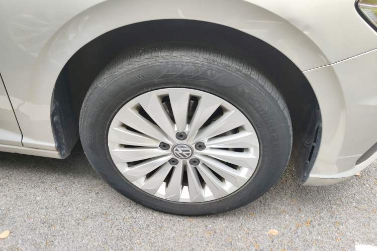 Used Volkswagen Lavida 2019 280TSI DSG Comfort Edition China VI standard Right Front Wheel Hub