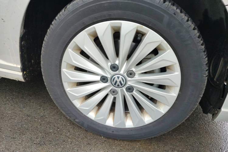 Used Volkswagen Lavida 2019 280TSI DSG Comfort Edition China VI standard Right Front Wheel Hub