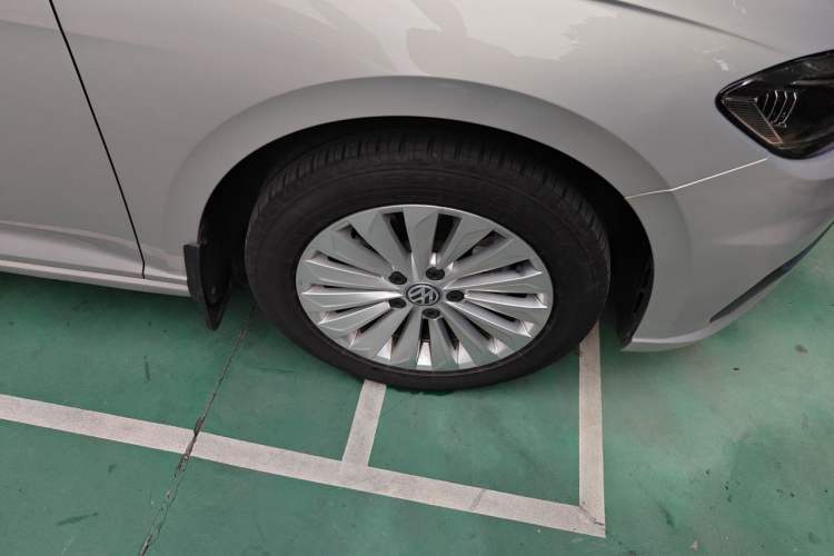 Used Volkswagen Lavida 2019 280TSI DSG Comfort Edition China VI standard Right Front Wheel Hub