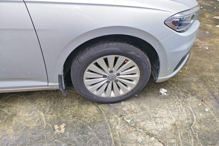 Used Volkswagen Lavida 2019 280TSI DSG Comfort Edition China VI standard Right Front Wheel Hub