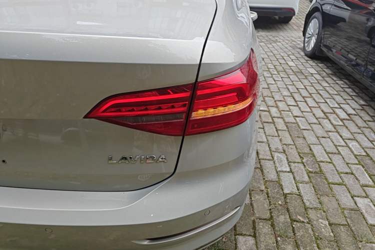 Used Volkswagen Lavida 2019 1.5L Automatic Comfort Edition China VI Standard Right Rear Taillight