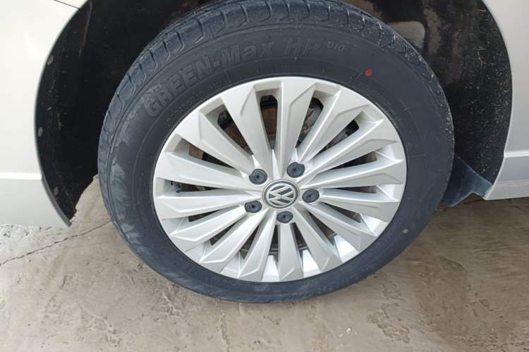 Used Volkswagen Lavida 2019 280TSI DSG Comfort Edition China VI standard Right Rear Wheel Hub