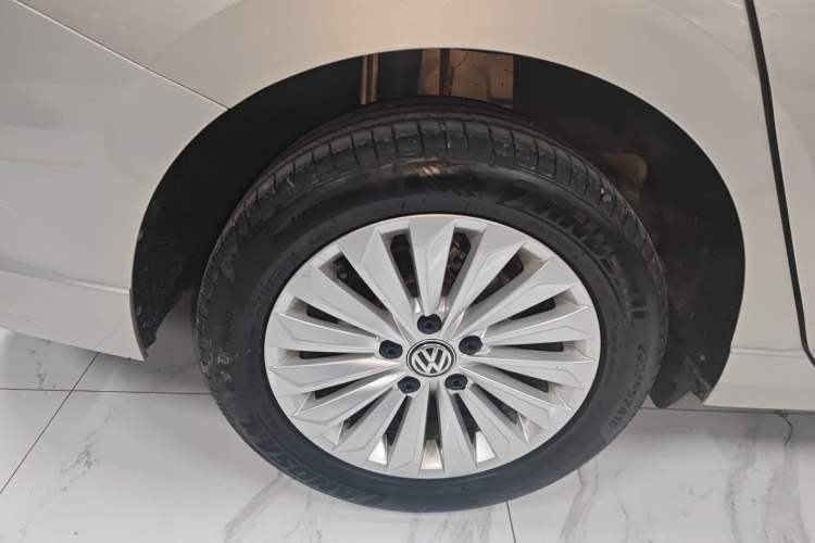 Used Volkswagen Lavida 2019 280TSI DSG Comfort Edition China VI standard Right Rear Wheel Hub