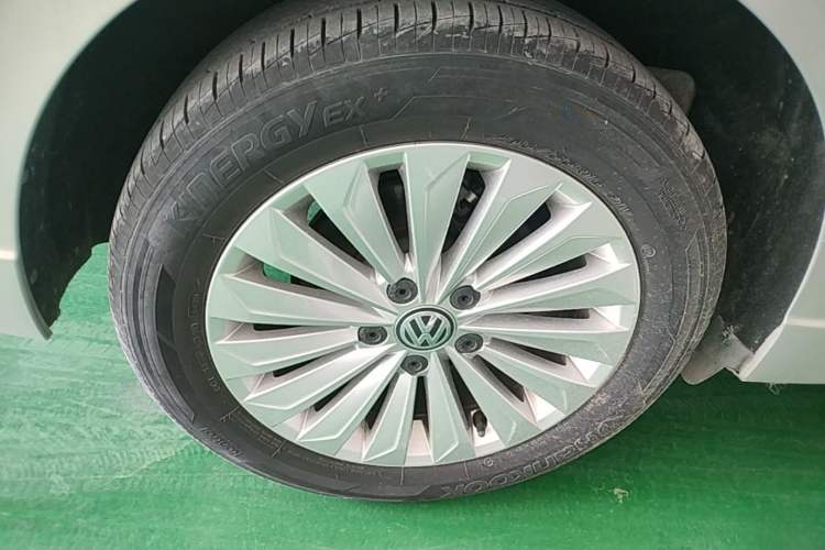 Used Volkswagen Lavida 2019 280TSI DSG Comfort Edition China VI standard Right Rear Wheel Hub