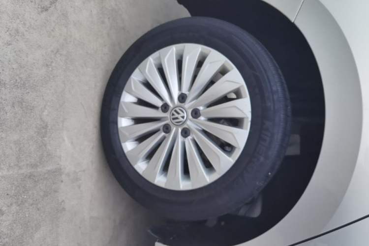 Used Volkswagen Lavida 2019 280TSI DSG Comfort Edition China VI standard Right Rear Wheel Hub