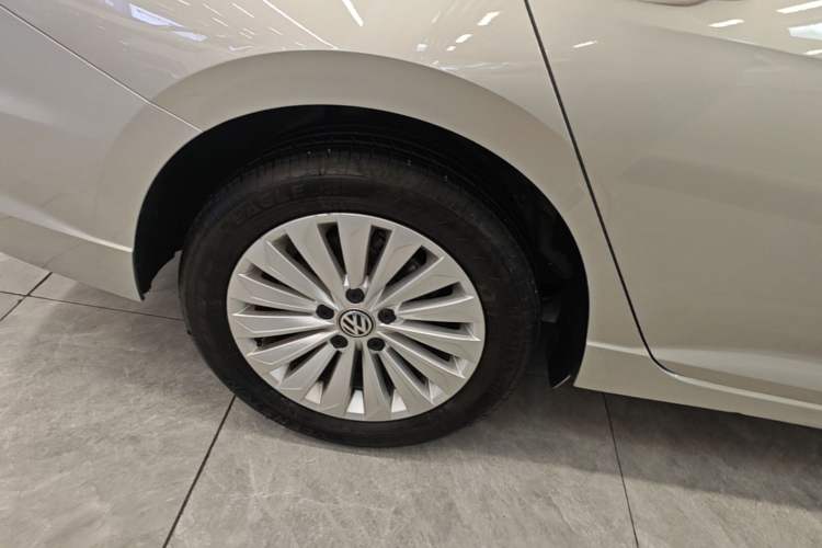 Used Volkswagen Lavida 2019 280TSI DSG Comfort Edition China VI standard Right Rear Wheel Hub