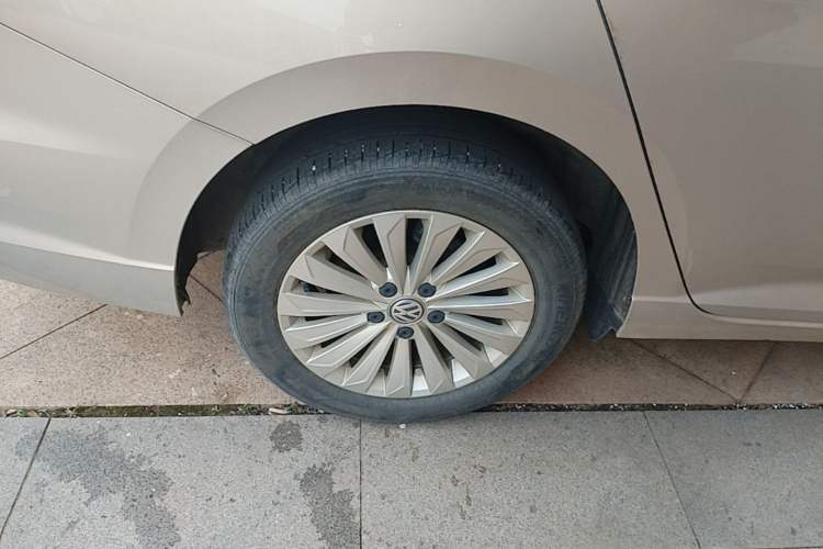 Used Volkswagen Lavida 2019 280TSI DSG Comfort Edition China VI standard Right Rear Wheel Hub