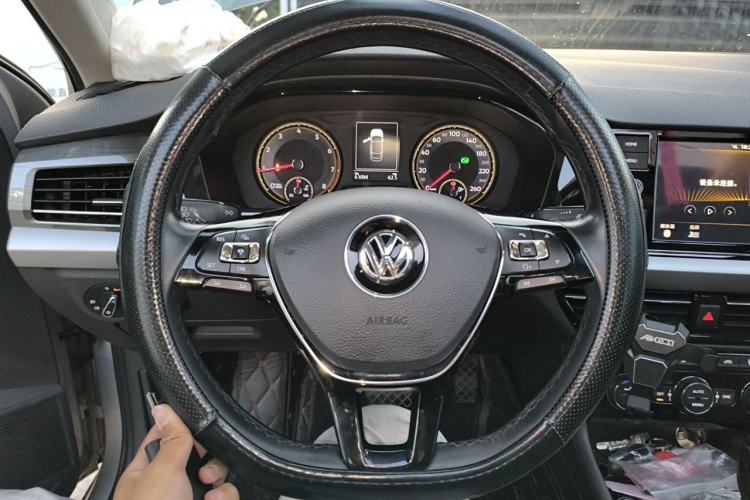 Used Volkswagen Lavida 2019 280TSI DSG Luxury Edition China VI Standard Steering Wheel