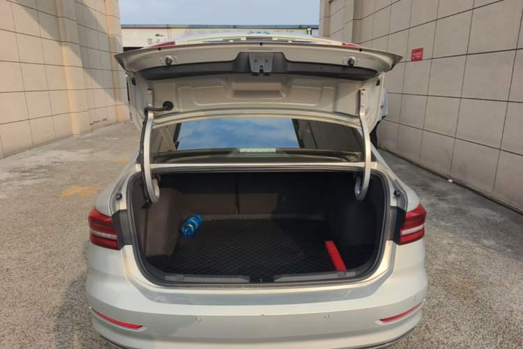Used Volkswagen Lavida 2019 280TSI DSG Luxury Edition China VI Standard Trunk