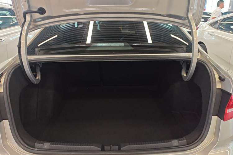 Used Volkswagen Lavida 2019 280TSI DSG Comfort Edition China VI standard Trunk