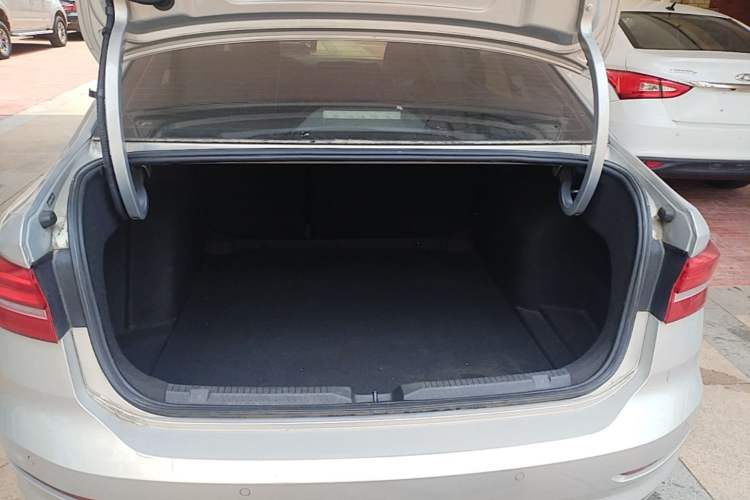 Used Volkswagen Lavida 2019 280TSI DSG Comfort Edition China VI standard Trunk