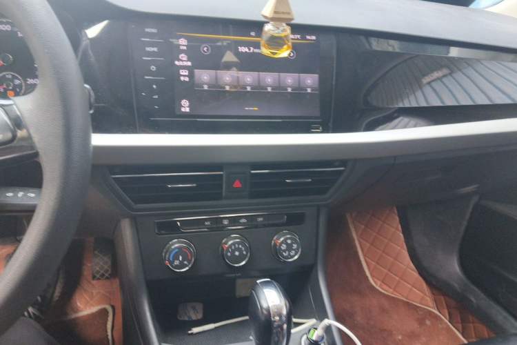 Used Volkswagen Lavida 2021 1.5L Automatic Comfort Edition Audio And AC Panel