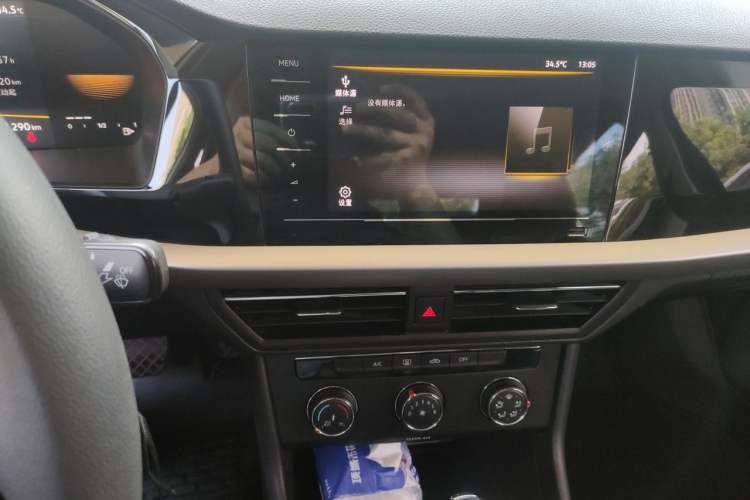 Used Volkswagen Lavida 2021 1.5L Automatic Comfort Edition Audio And AC Panel