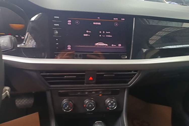 Used Volkswagen Lavida 2021 1.5L Automatic Comfort Edition Audio And AC Panel