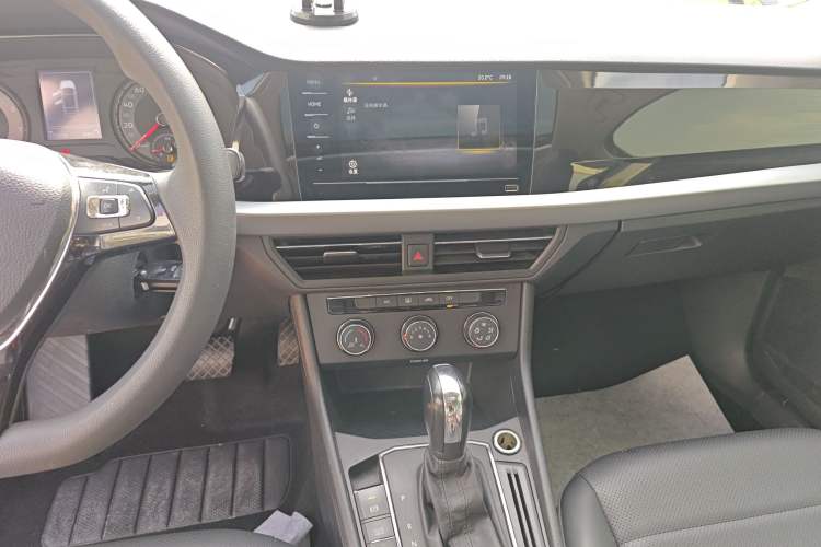 Used Volkswagen Lavida 2021 1.5L Automatic Comfort Edition Audio And AC Panel