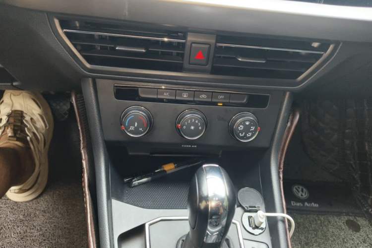 Used Volkswagen Lavida 2021 280TSI DSG Comfort Edition Audio And AC Panel