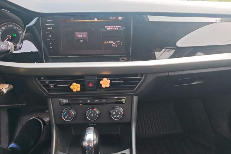 Used Volkswagen Lavida 2021 280TSI DSG Comfort Edition Audio And AC Panel