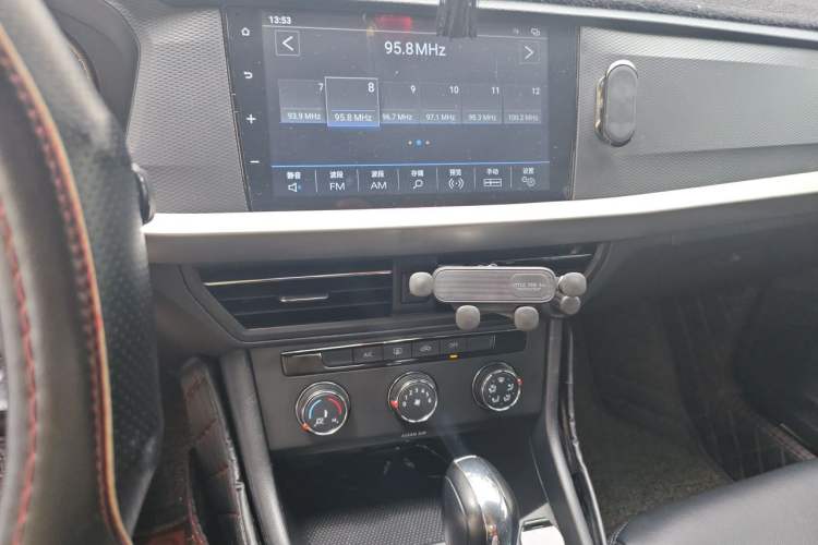 Used Volkswagen Lavida 2021 1.5L Automatic Fashion Edition Audio And AC Panel