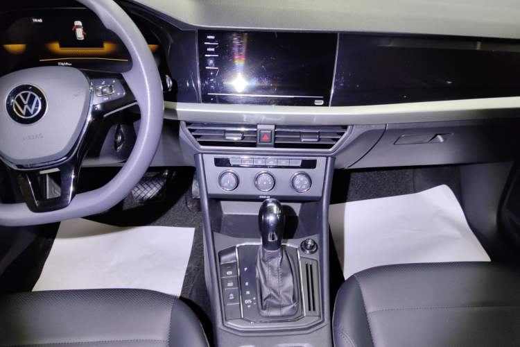Used Volkswagen Lavida 2021 1.5L Automatic Comfort Edition Audio And AC Panel