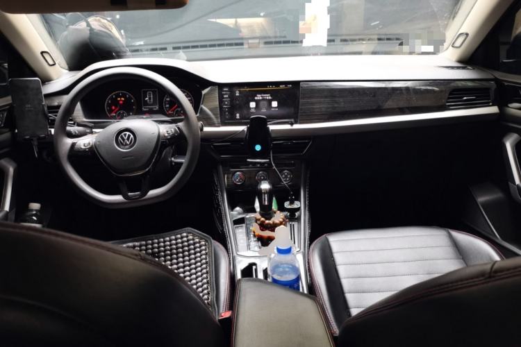 Used Volkswagen Lavida 2021 1.5L Automatic Fashion Edition Center Console