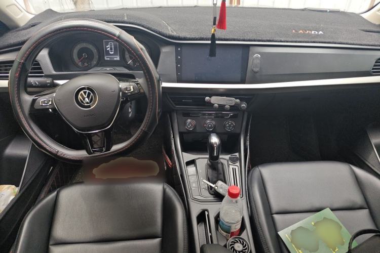 Used Volkswagen Lavida 2021 1.5L Automatic Fashion Edition Center Console