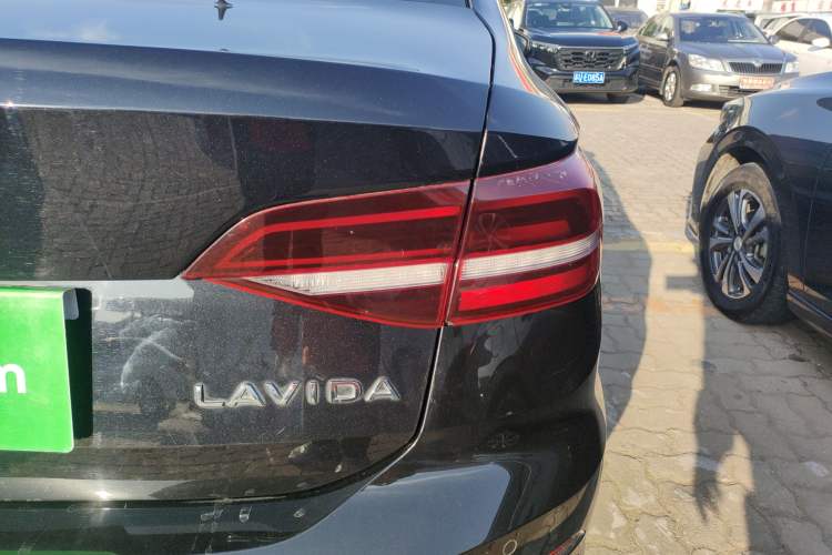 Used Volkswagen Lavida 2021 1.5L Automatic Fashion Edition Exterior 2