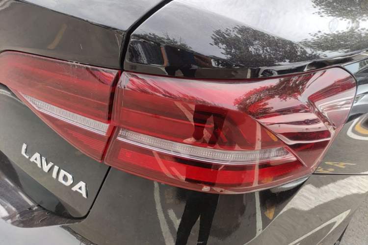 Used Volkswagen Lavida 2021 1.5L Automatic Comfort Edition Exterior 3