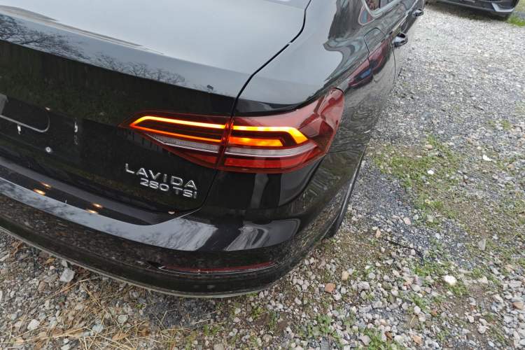 Used Volkswagen Lavida 2021 280TSI DSG Comfort Edition Exterior 3