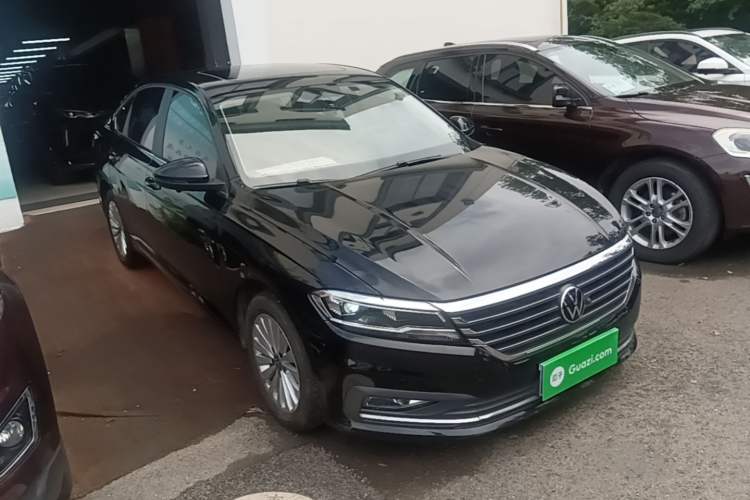 Used Volkswagen Lavida 2021 280TSI DSG Comfort Edition Front Right 45 Deg