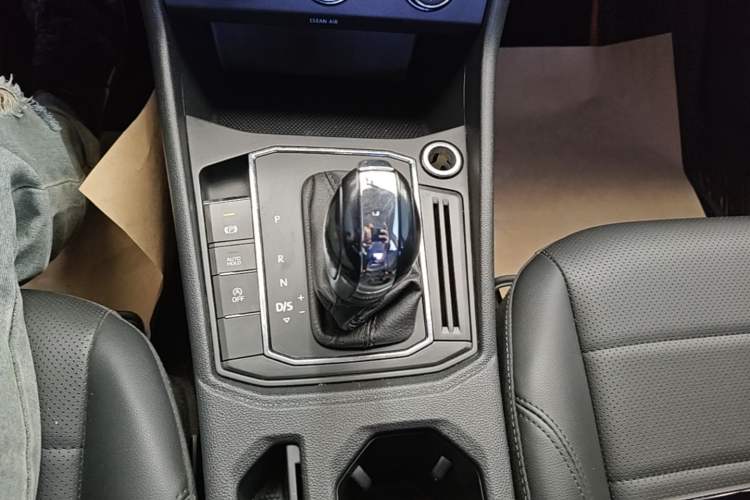 Used Volkswagen Lavida 2021 1.5L Automatic Comfort Edition Gear Lever