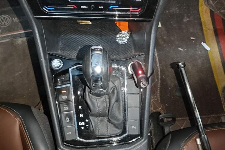 Used Volkswagen Lavida 2021 280TSI DSG Luxury Edition Gear Lever