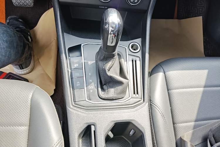 Used Volkswagen Lavida 2021 1.5L Automatic Comfort Edition Gear Lever