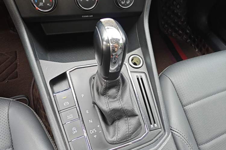 Used Volkswagen Lavida 2021 1.5L Automatic Comfort Edition Gear Lever