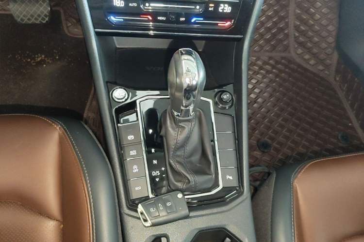 Used Volkswagen Lavida 2021 280TSI DSG Luxury Edition Gear Lever