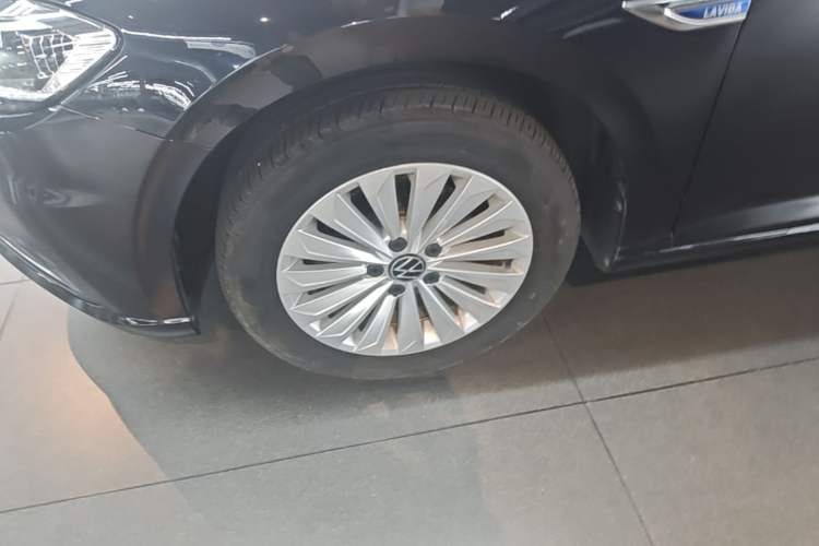 Used Volkswagen Lavida 2021 1.5L Automatic Comfort Edition Left Front Wheel Hub